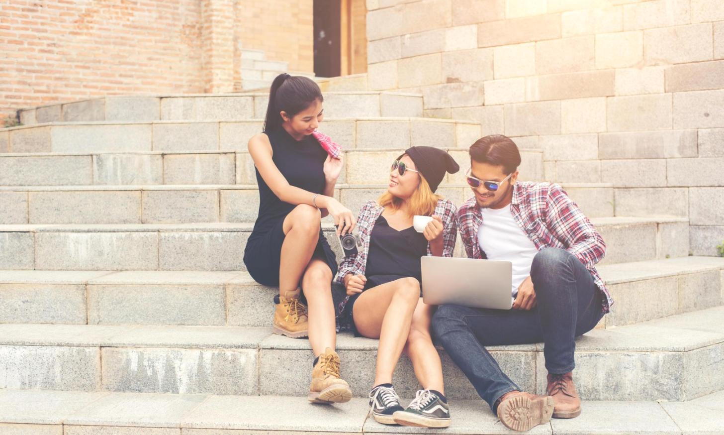 Vista de la interfaz de fenvialthos mostrando análisis de gastos mensuales